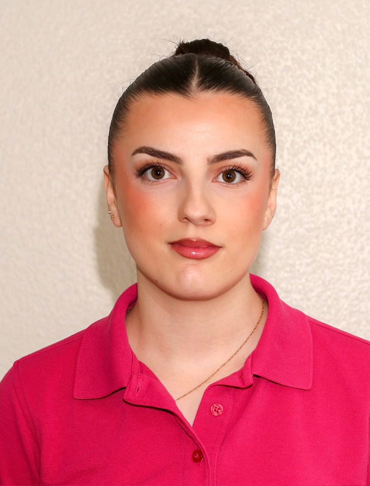 Portrait der Zahnmedizinischen Fachangestellten Sonila Shehu